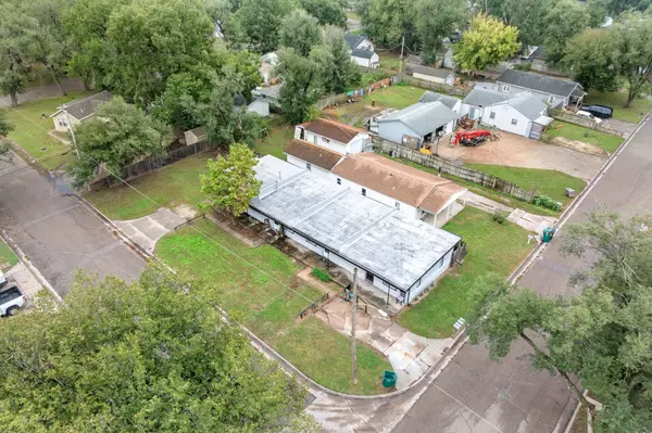 121-127 W 31st St N, Wichita, KS 67204