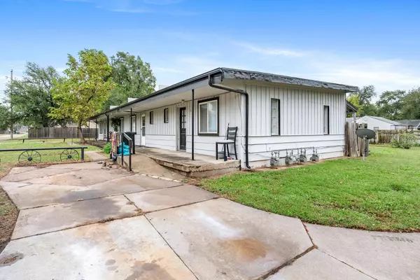 121-127 W 31st St N, Wichita, KS 67204