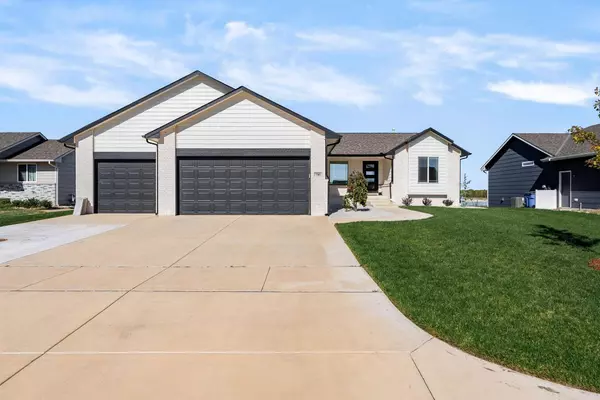 780 E Sunset Cir, Goddard, KS 67052
