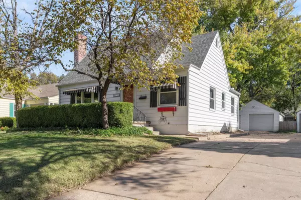 222 N Bleckley Dr, Wichita, KS 67208