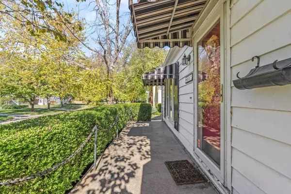 222 N Bleckley Dr, Wichita, KS 67208