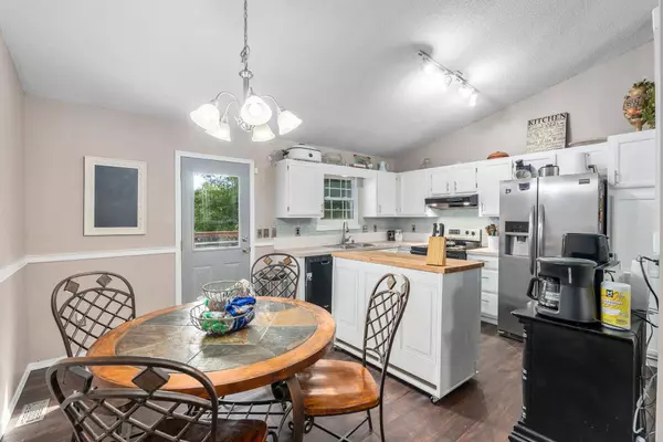 2130 N Pine Grove St, Wichita, KS 67212