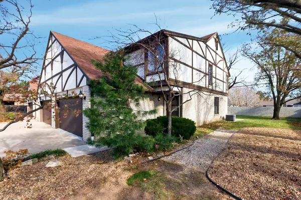 641 N Woodlawn St Apt 3, Wichita, KS 67208