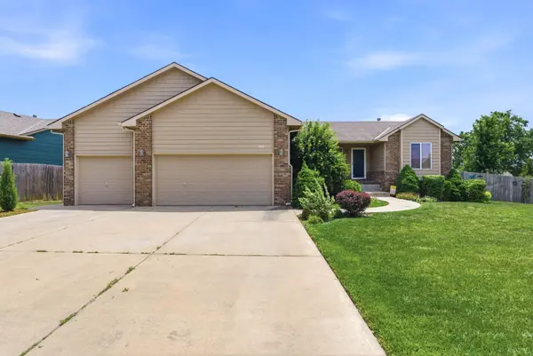 906 E Splitwood Way, Derby, KS 67037
