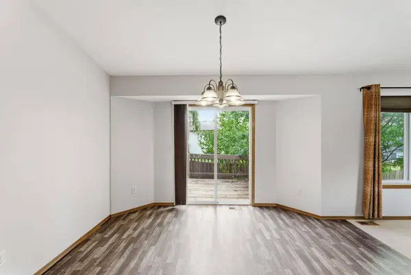 906 E Splitwood Way, Derby, KS 67037
