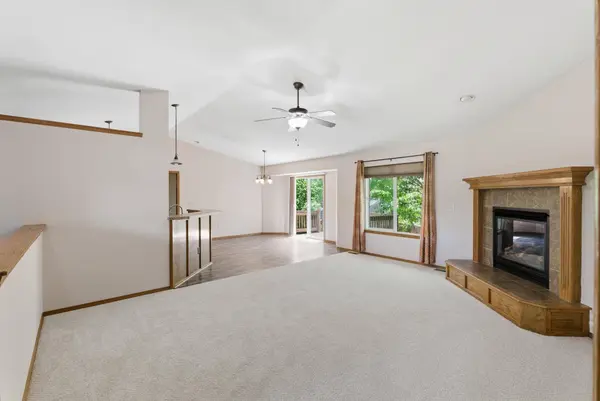 906 E Splitwood Way, Derby, KS 67037