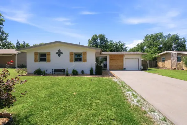 8421 W 9TH ST N, Wichita, KS 67212