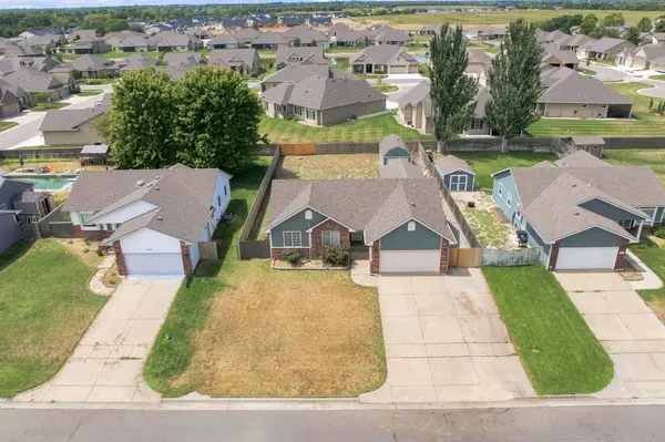 809 N Bay Country, Wichita, KS 67235