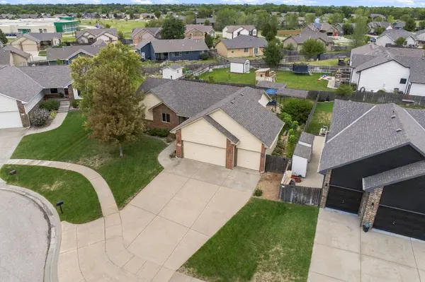 2917 N Rock Bridge Ct, Derby, KS 67037