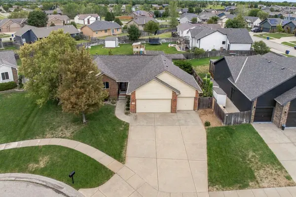 2917 N Rock Bridge Ct, Derby, KS 67037