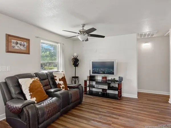 505 Avenue E, Poteet, TX 78065