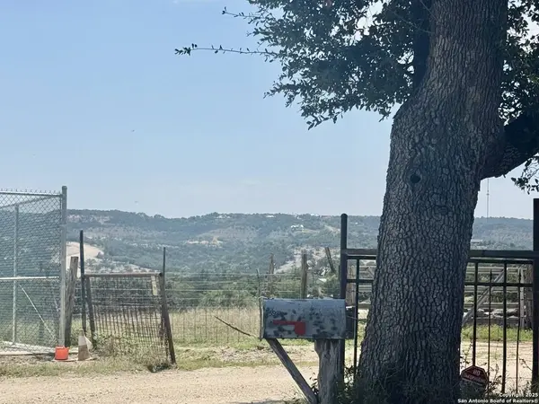 1584 Hidden Fawn, Canyon Lake, TX 78133