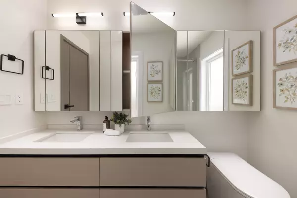 Coquitlam, BC V3K 2W6,914 Rochester Ave