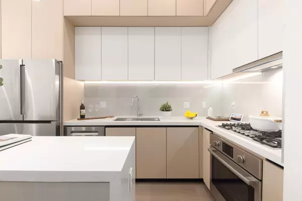 914 Rochester AVE #102, Coquitlam, BC V3K 2W6