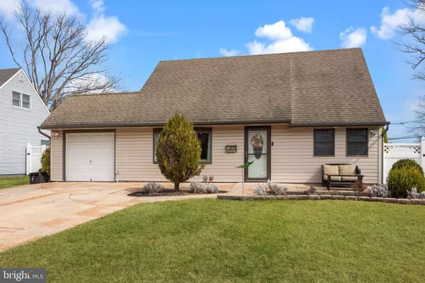 48 PINE NEEDLE RD, Levittown, PA 19056