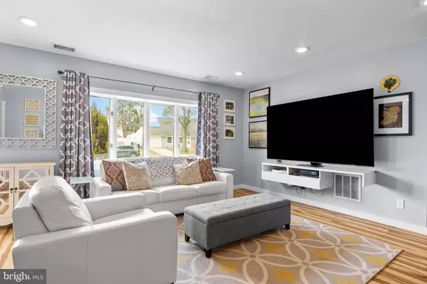 48 PINE NEEDLE RD, Levittown, PA 19056