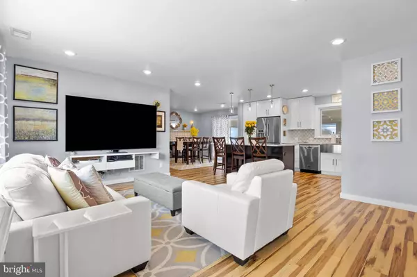 48 PINE NEEDLE RD, Levittown, PA 19056