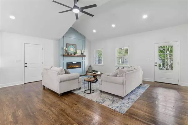 225 Valley DR, Roswell, GA 30075