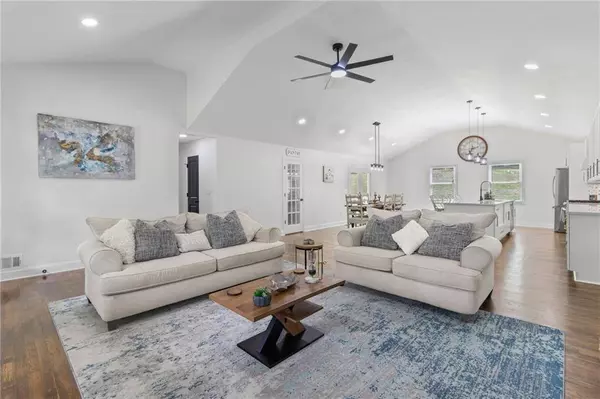 225 Valley DR, Roswell, GA 30075