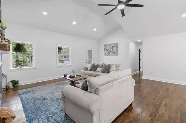 225 Valley DR, Roswell, GA 30075