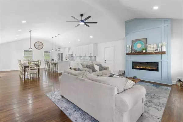 225 Valley DR, Roswell, GA 30075