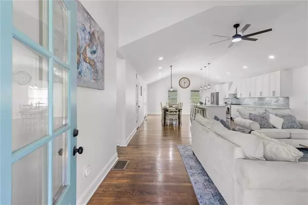 225 Valley DR, Roswell, GA 30075