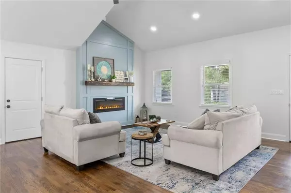 225 Valley DR, Roswell, GA 30075