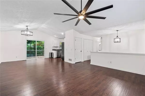 989 Madison TER NW, Acworth, GA 30102