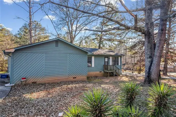 7117 Pineneedle DR SW, Covington, GA 30014