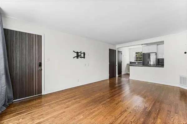2240 Cheshire Bridge RD NE #207, Atlanta, GA 30324