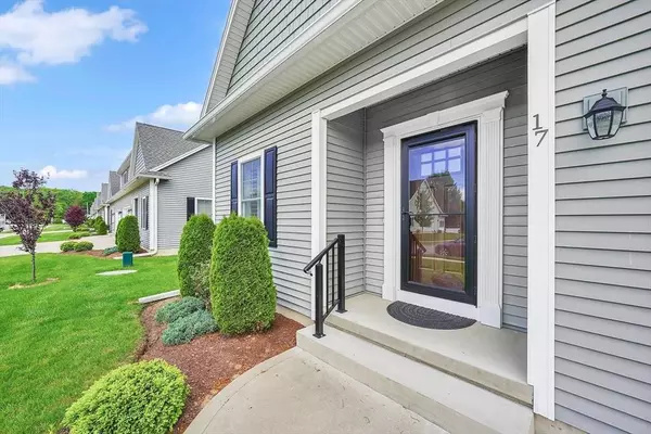 17 St Andrews Way #17, West Springfield, MA 01089