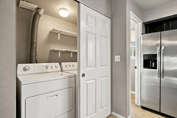 Laundry: Washer & Dryer Included