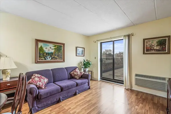 213-02 42nd Ave #2F, Bayside, NY 11361