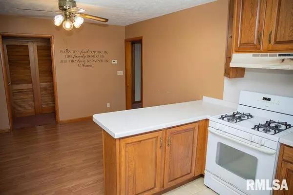 645 MADISON ST, Louisville, IL 62858