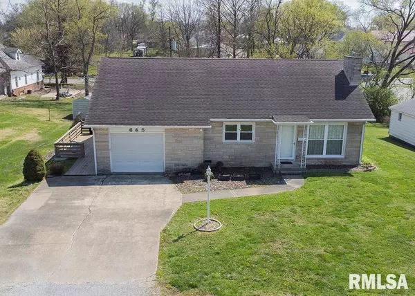 645 MADISON ST, Louisville, IL 62858