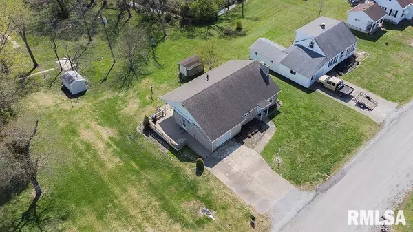 645 MADISON ST, Louisville, IL 62858