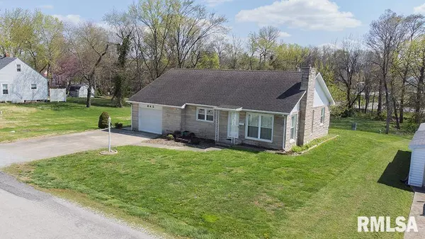 645 MADISON ST, Louisville, IL 62858