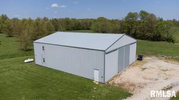 2667 CARDINAL LN, Farina, IL 62838