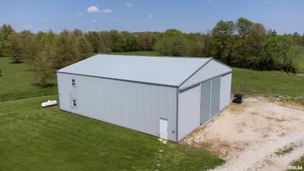 2667 CARDINAL LN, Farina, IL 62838