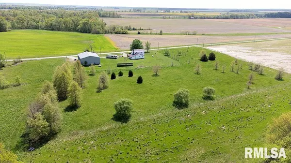 2667 CARDINAL LN, Farina, IL 62838