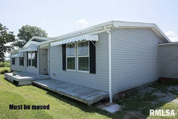 37 Moosewood DR, Flora, IL 62839