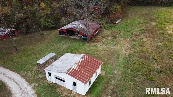 484 HUMMINGBIRD DR, Louisville, IL 62858