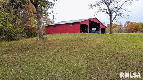 484 HUMMINGBIRD DR, Louisville, IL 62858