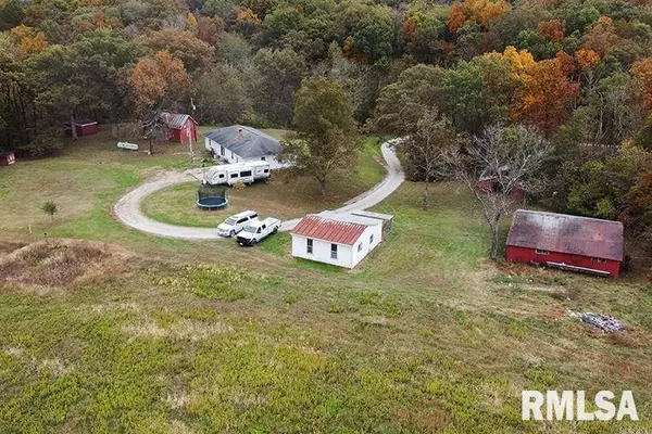 484 HUMMINGBIRD DR, Louisville, IL 62858