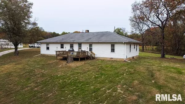 484 HUMMINGBIRD DR, Louisville, IL 62858