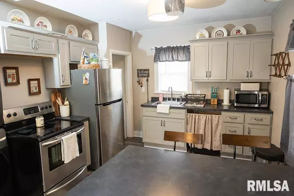 907 FRANKLIN AVE, Greenville, IL 62246