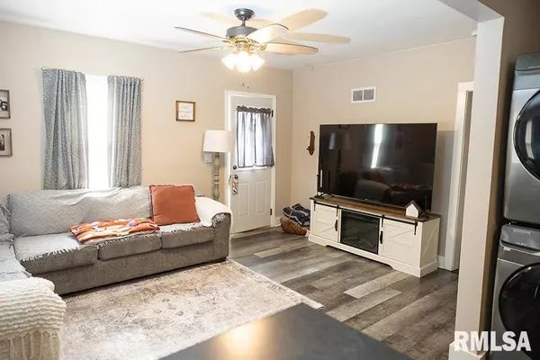 907 FRANKLIN AVE, Greenville, IL 62246