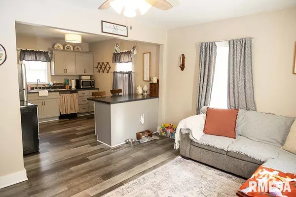 907 FRANKLIN AVE, Greenville, IL 62246