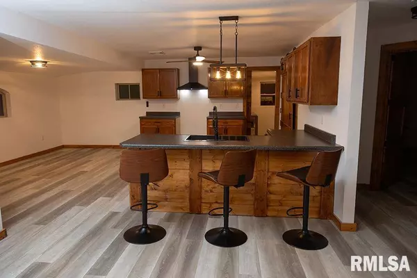 326 N MAIN ST, Xenia, IL 62899