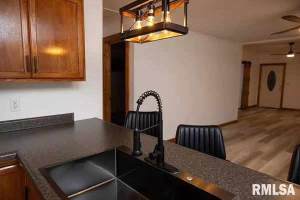 326 N MAIN ST, Xenia, IL 62899